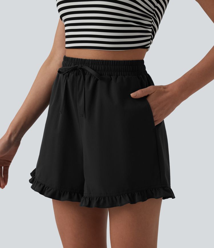 Kõrge vöökohaga, paelaga laiad vabaajashortsid volangiga ääre ja taskutega