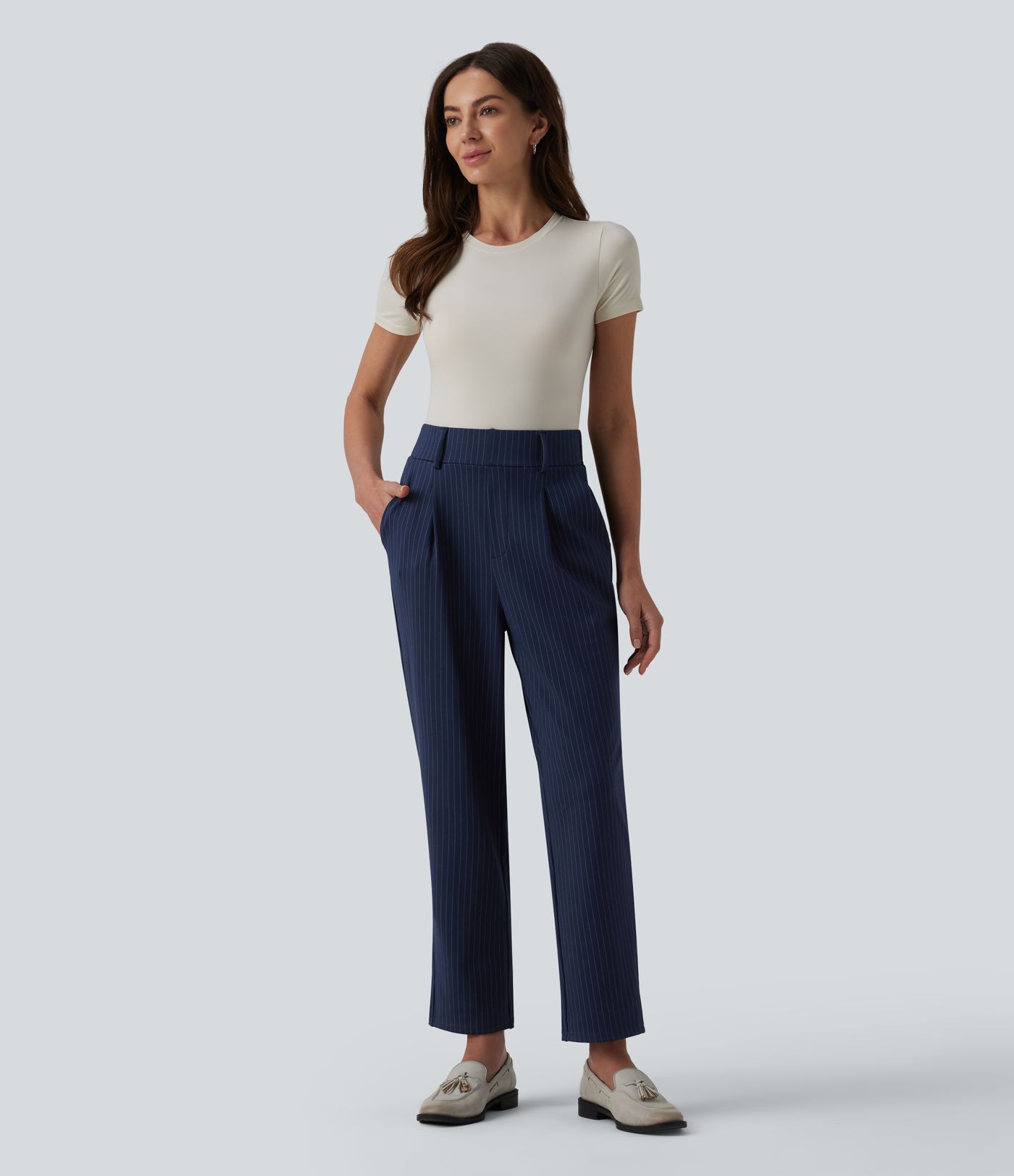 Pantalon tailleur fuselé 7/8 taille haute à rayures avec poches