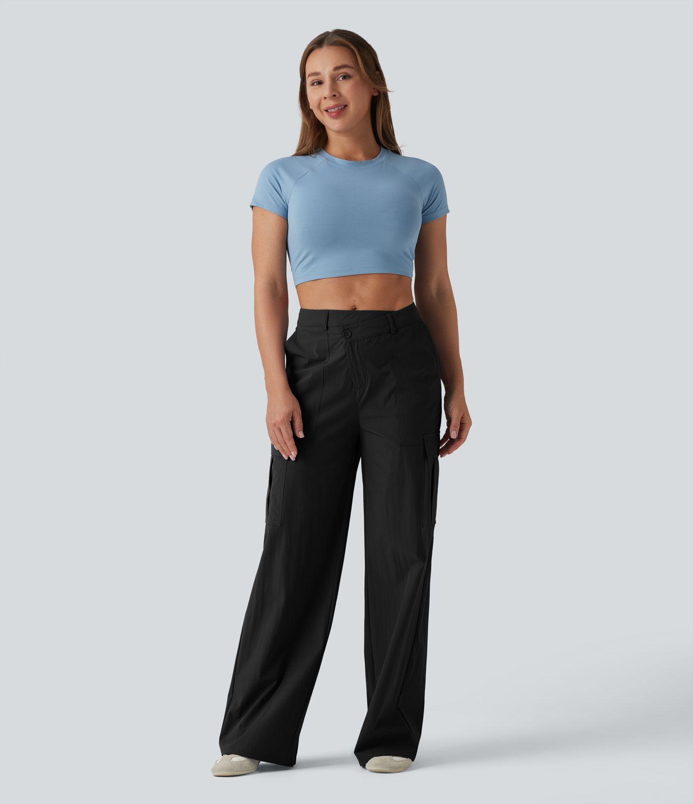 Asymmetrische Cargohosen mit mittlerer Bundhöhe, weitem Bein und Taschen