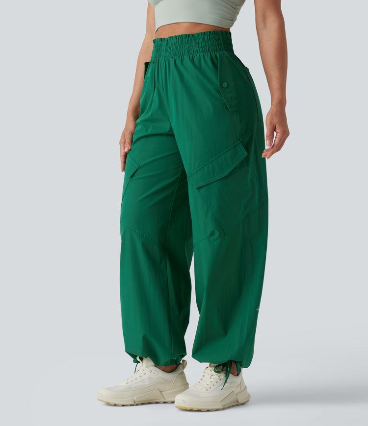 Workout-Cargohose mit hohem Bund, mehreren Taschen und Wellensaum