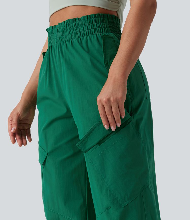 Workout-Cargohose mit hohem Bund, mehreren Taschen und Wellensaum