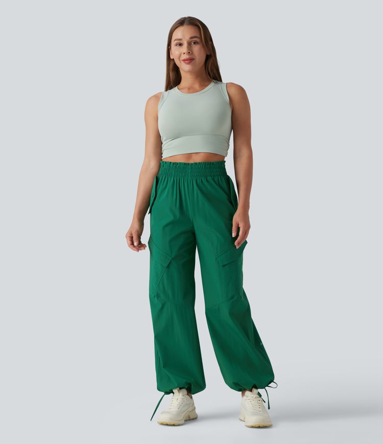 Workout-Cargohose mit hohem Bund, mehreren Taschen und Wellensaum