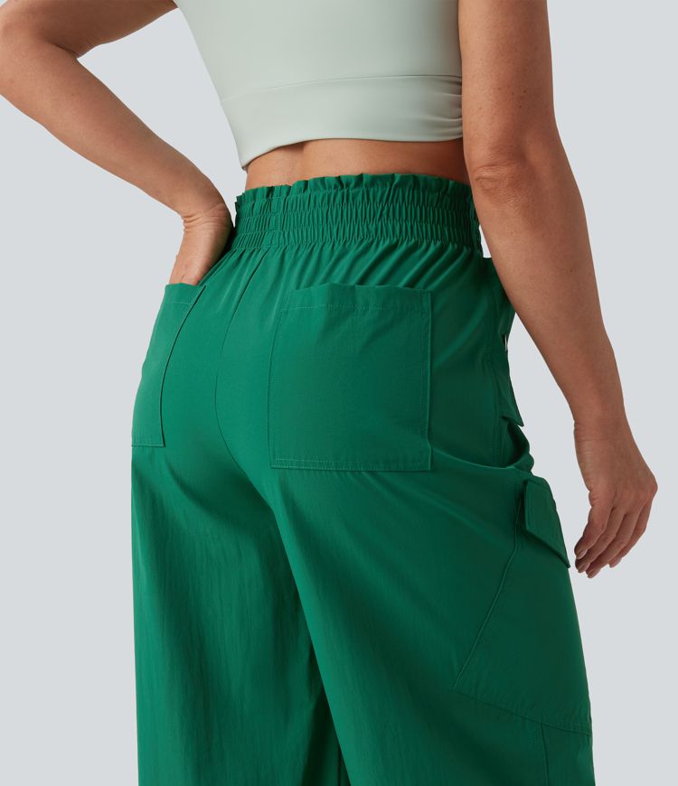 Workout-Cargohose mit hohem Bund, mehreren Taschen und Wellensaum