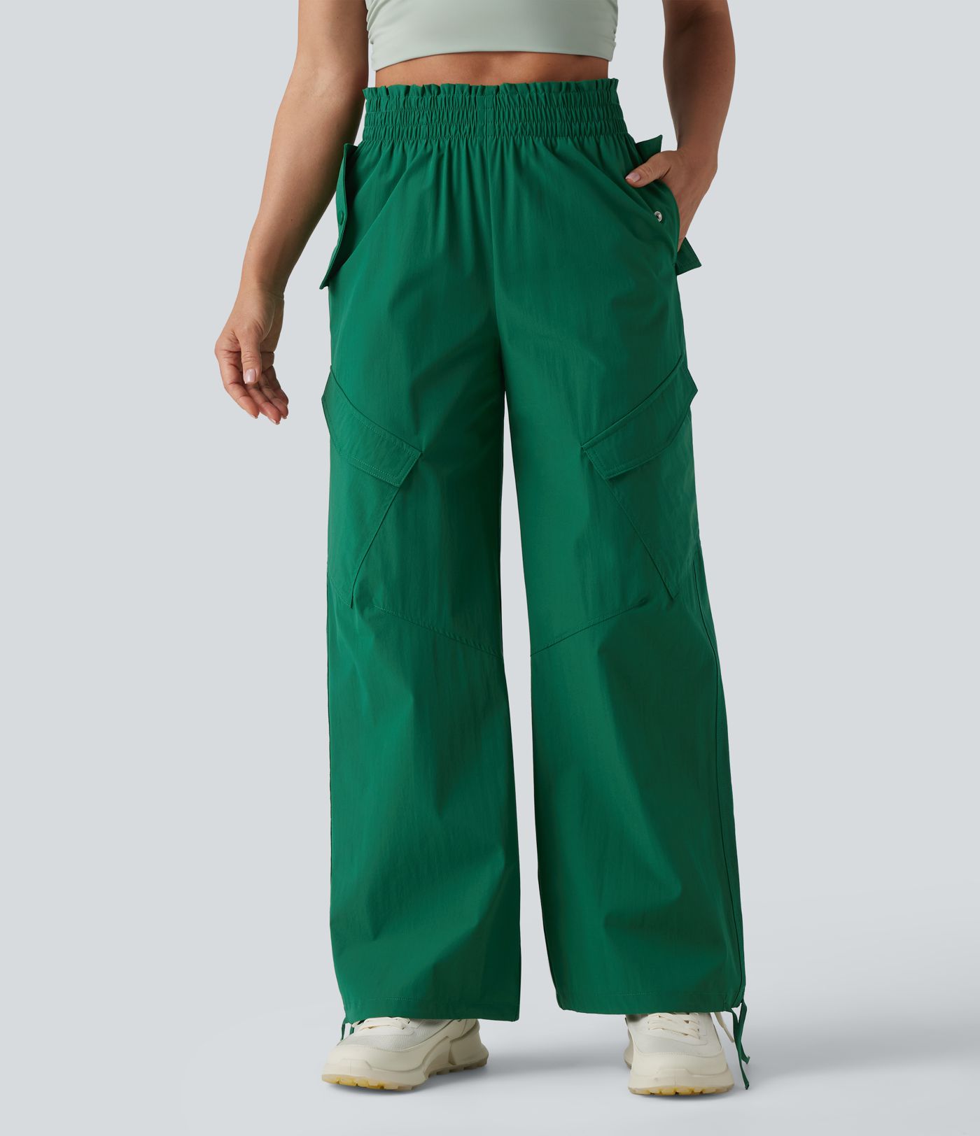 Workout-Cargohose mit hohem Bund, mehreren Taschen und Wellensaum