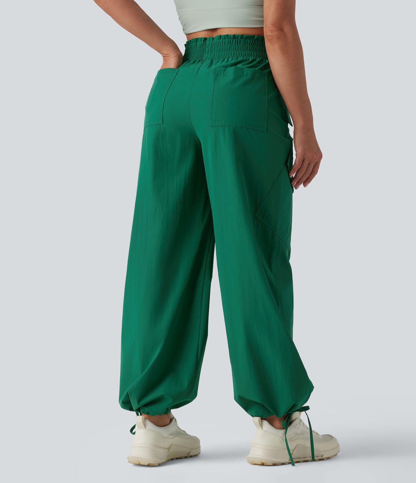 Workout-Cargohose mit hohem Bund, mehreren Taschen und Wellensaum