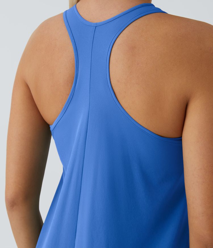 Breezeful™ Ryggløs Racerback Kjole med Sidelomme, High-Low Snitt, Luftig, Hurtigtørkende, Avslappet, Midi-Lengde