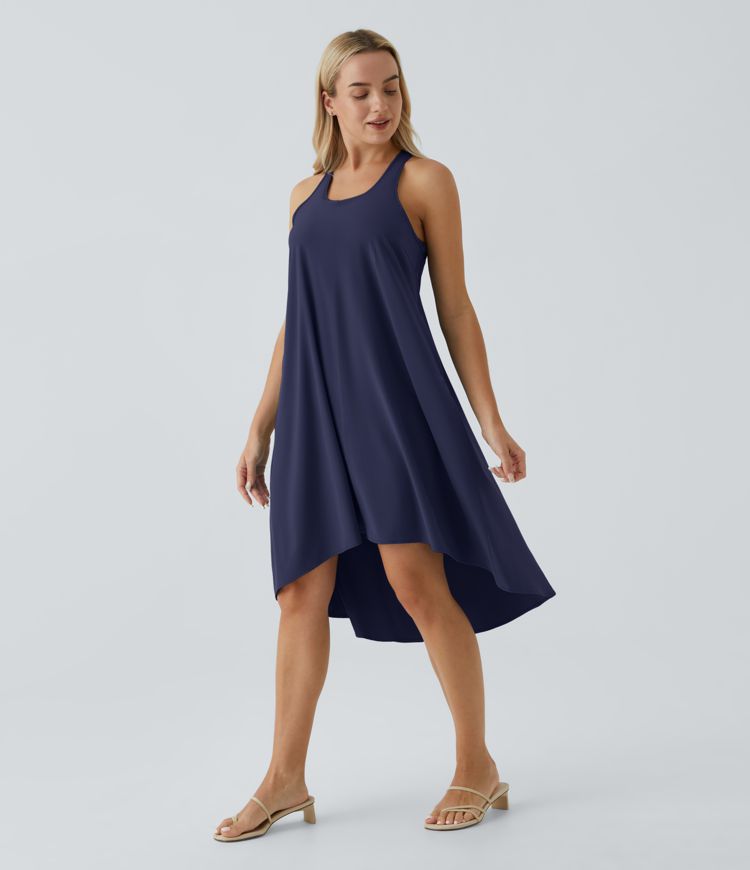 Breezeful™ Rückenfreies, fließendes Midi-Freizeitkleid mit Racerback, Seitentaschen und High-Low-Design - schnelltrocknend Breezeful™ Rückenfreies, fließendes Midi-Freizeitkleid mit Racerback, Seitentaschen und High-Low-Design - schnelltrocknend