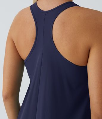 Breezeful™ Rückenfreies, fließendes Midi-Freizeitkleid mit Racerback, Seitentaschen und High-Low-Design - schnelltrocknend Breezeful™ Rückenfreies, fließendes Midi-Freizeitkleid mit Racerback, Seitentaschen und High-Low-Design - schnelltrocknend