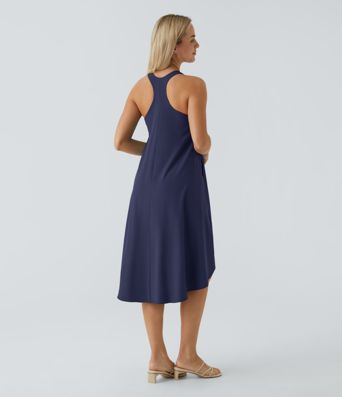 Breezeful™ Rückenfreies, fließendes Midi-Freizeitkleid mit Racerback, Seitentaschen und High-Low-Design - schnelltrocknend Breezeful™ Rückenfreies, fließendes Midi-Freizeitkleid mit Racerback, Seitentaschen und High-Low-Design - schnelltrocknend