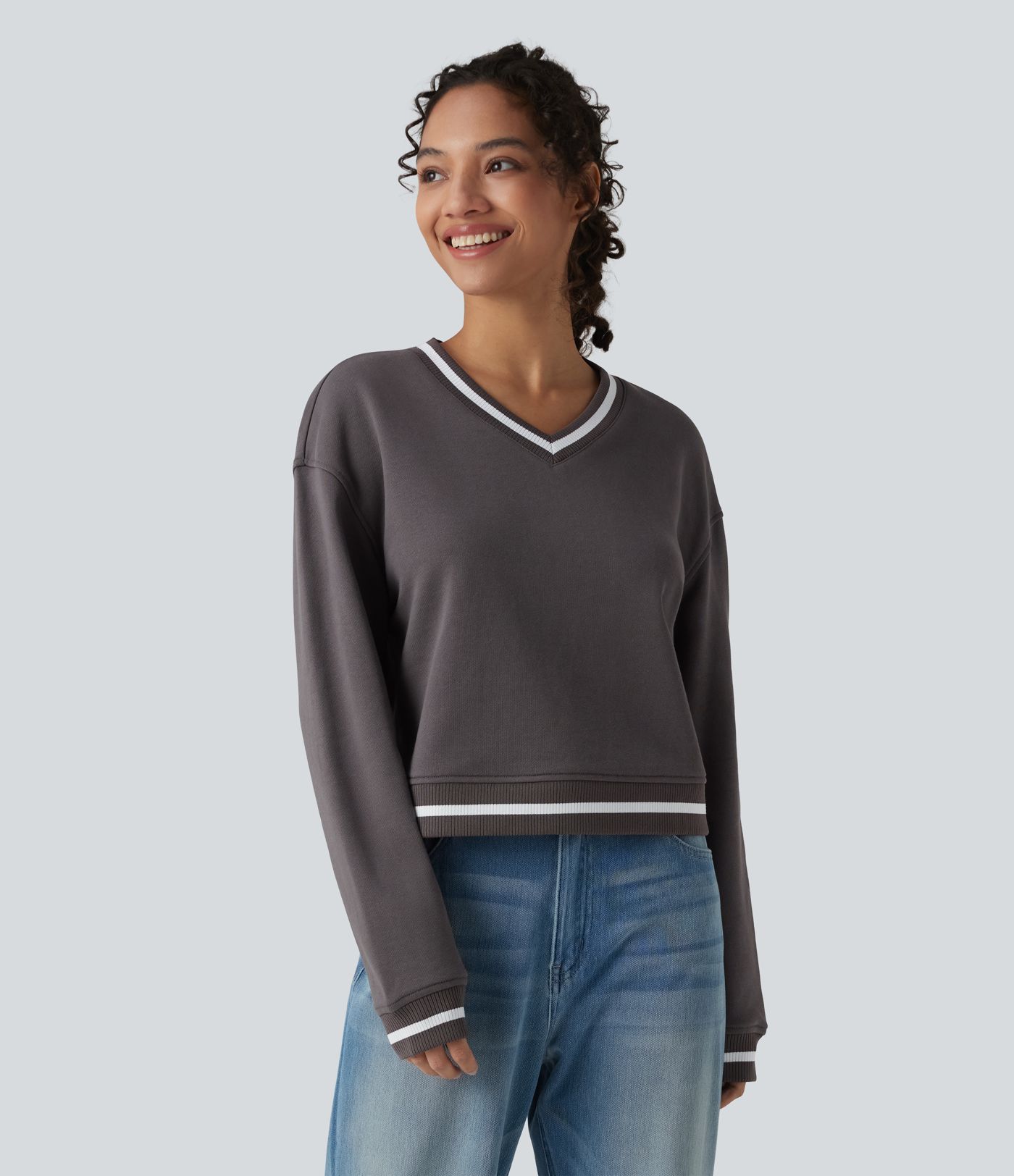 Lässiges Baumwoll-Sweatshirt mit V-Ausschnitt, langen Ärmeln und Farbblock-Design