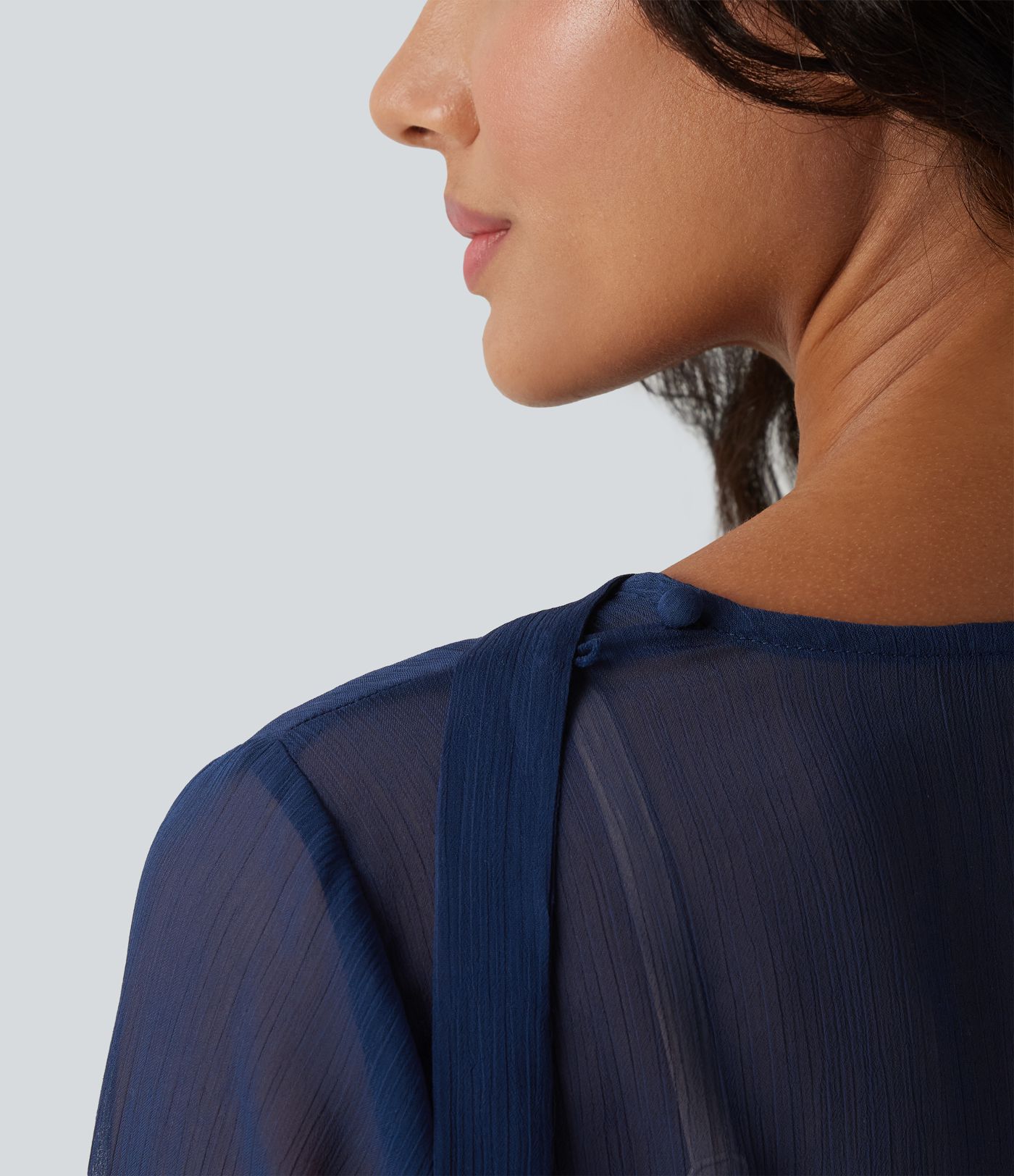 Läpinäkyvä V-kaula-aukkoinen röyhelöpusero, pitkähihainen, rento