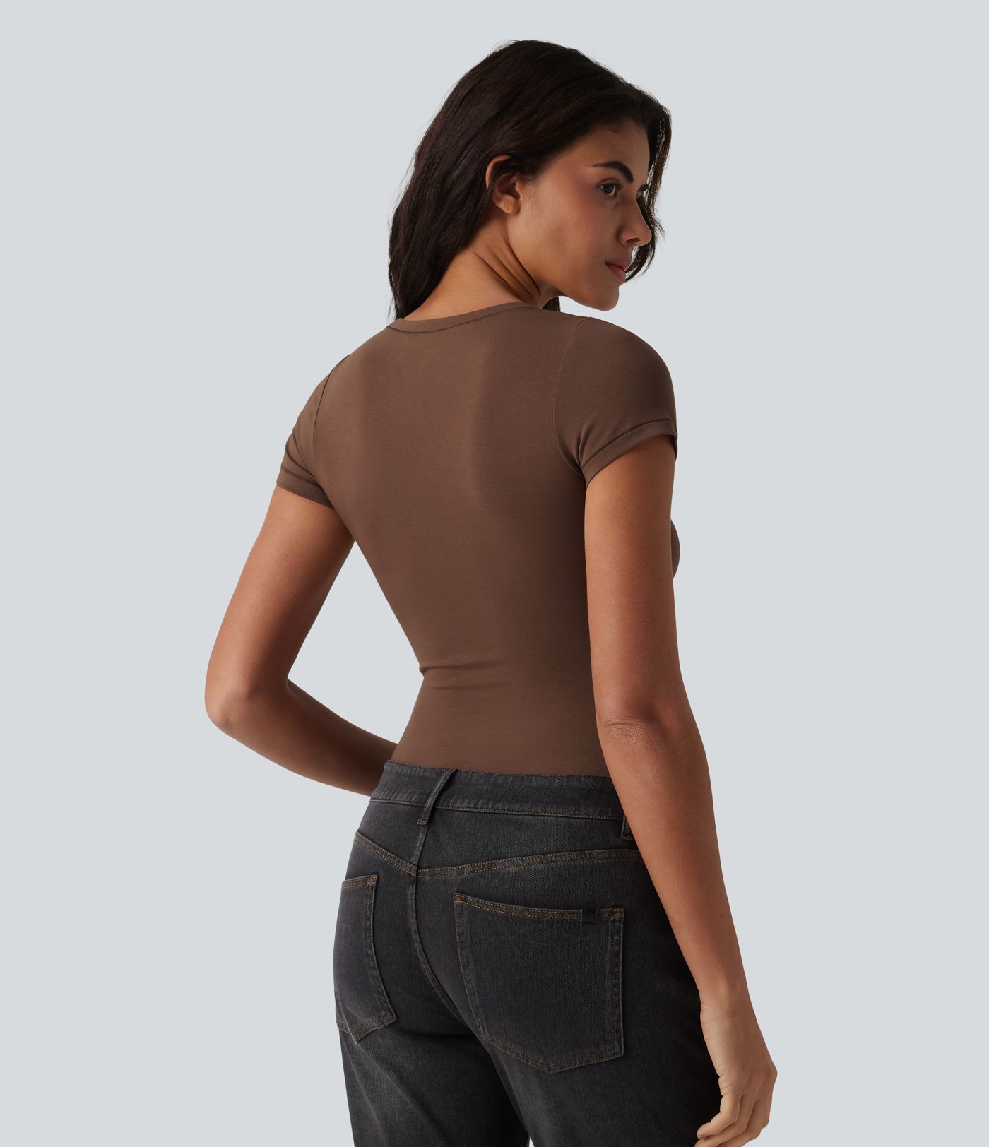 T-shirt casual de algodão com decote em U e mangas curtas