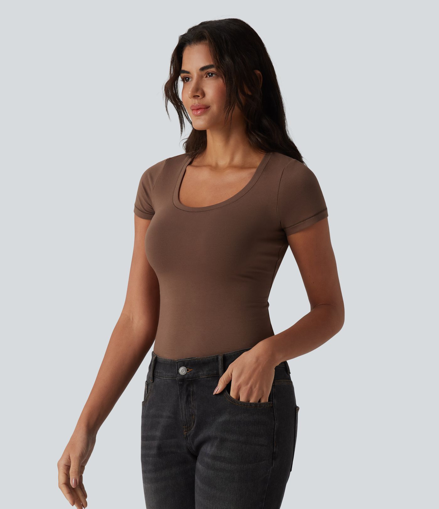 T-shirt casual de algodão com decote em U e mangas curtas