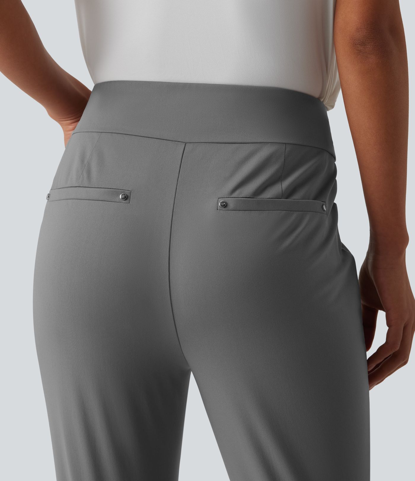 Schmal zulaufende Golfhose mit hohem Bund und Seitentaschen