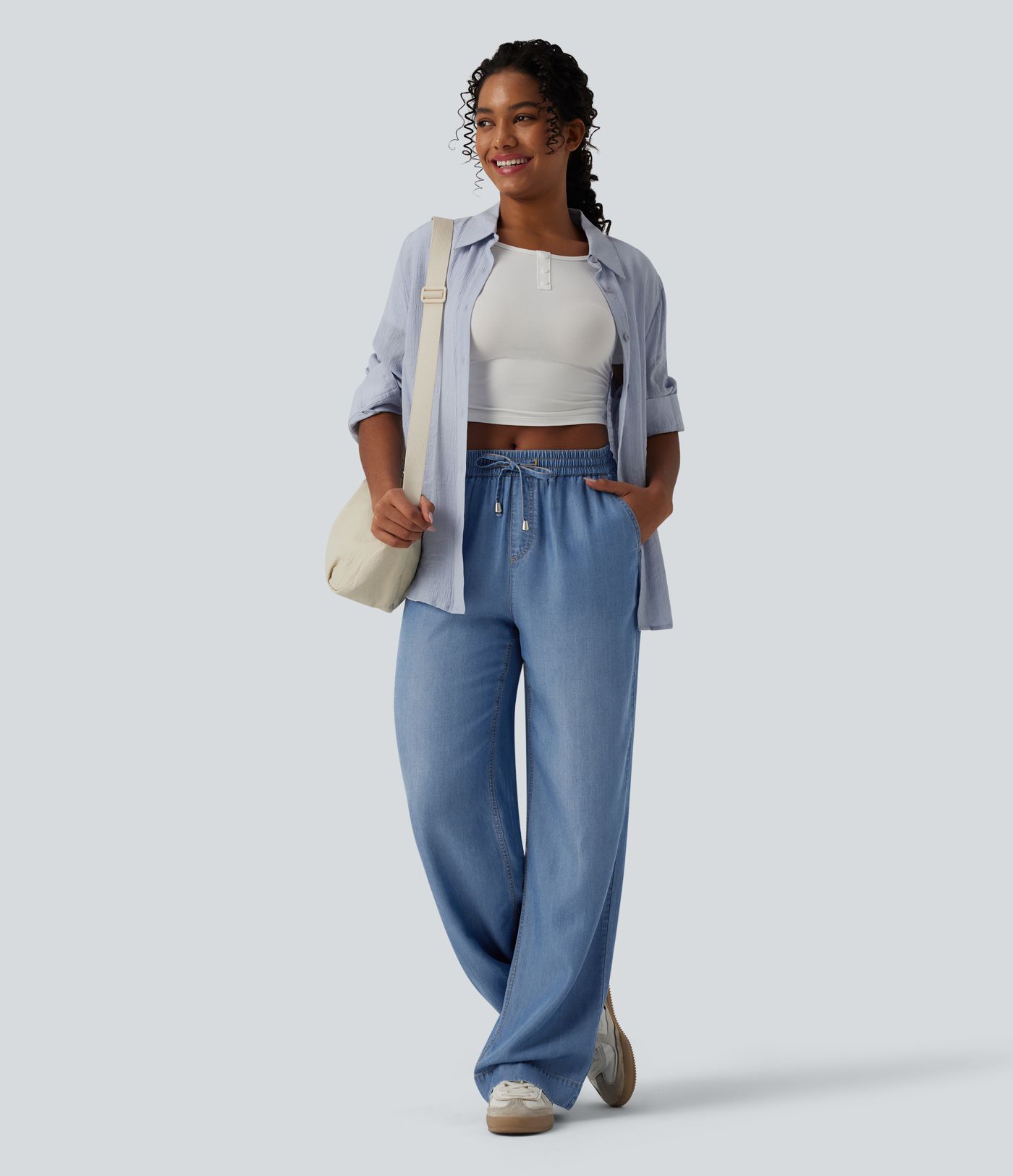 Lässige Jeans aus Lyocell mit mittelhohem Bund, Seitentaschen, Kordelzug und weitem Bein Lässige Jeans aus Lyocell mit mittelhohem Bund, Seitentaschen, Kordelzug und weitem Bein