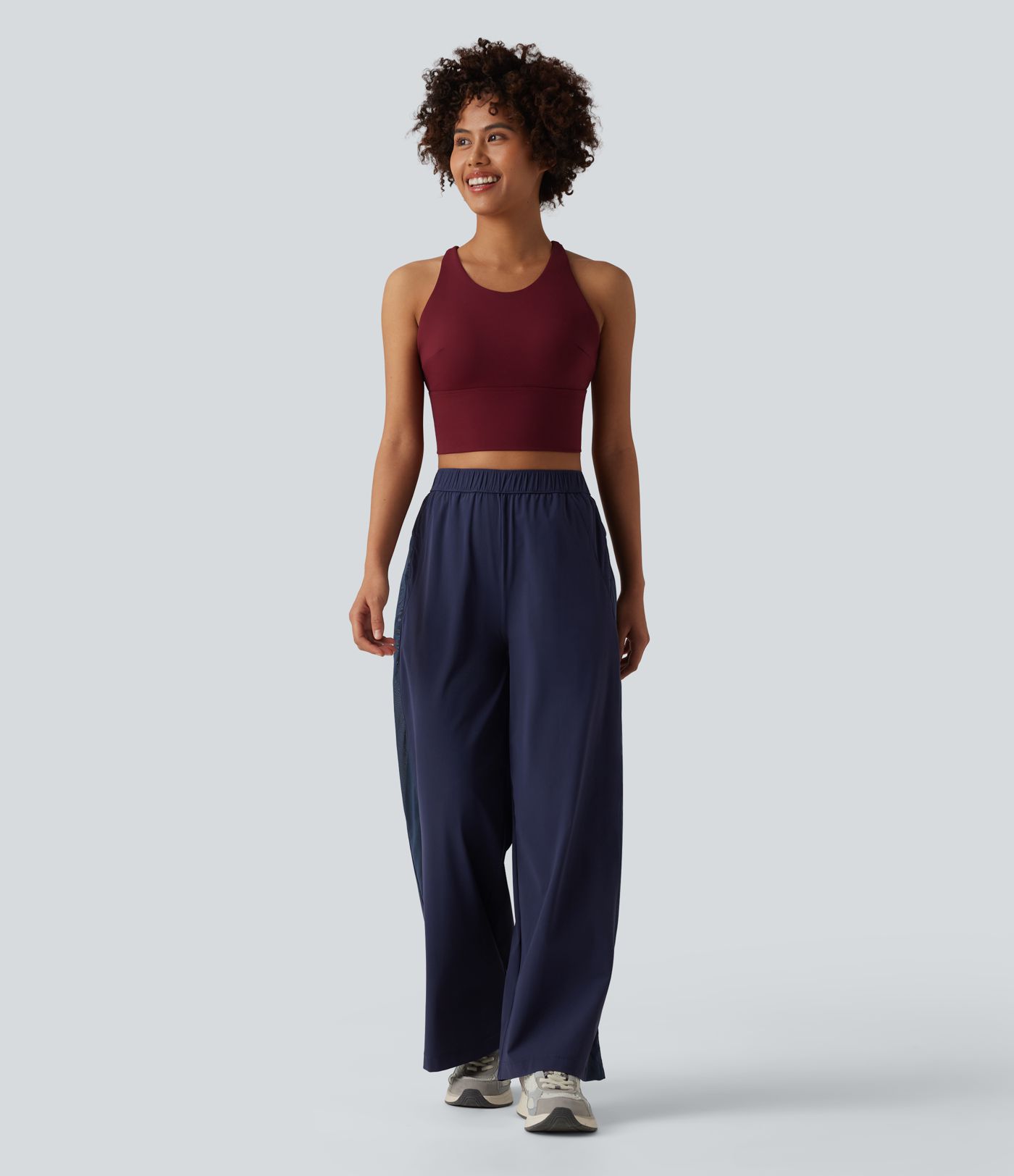 Pantalon droit d'entraînement taille mi-haute avec empiècements en mesh contrasté, séchage rapide et toucher frais, avec poches - UPF40+