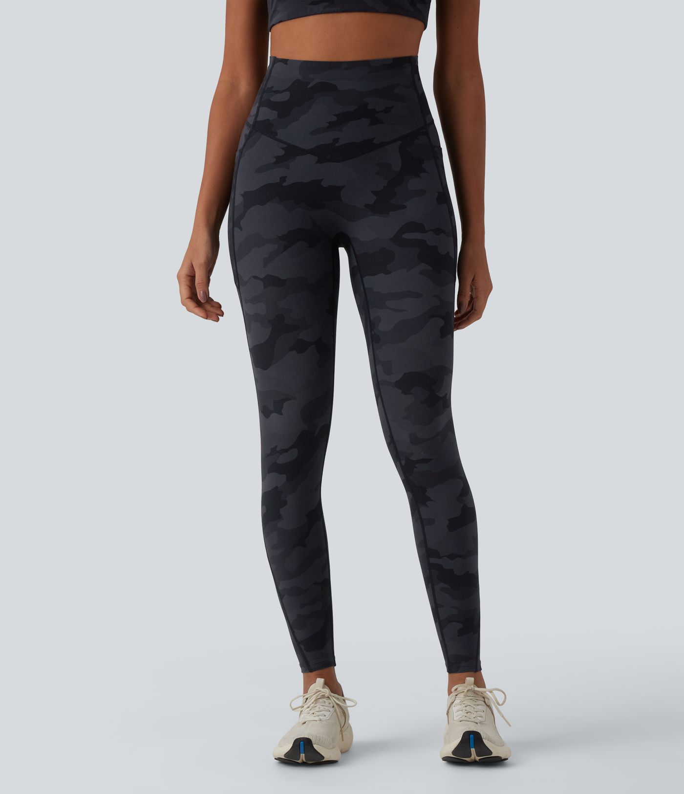 Halara UltraSculpt™ - Laufleggings mit hohem Bund, Seitentaschen, Bauchkontrolle und Camouflage-Muster