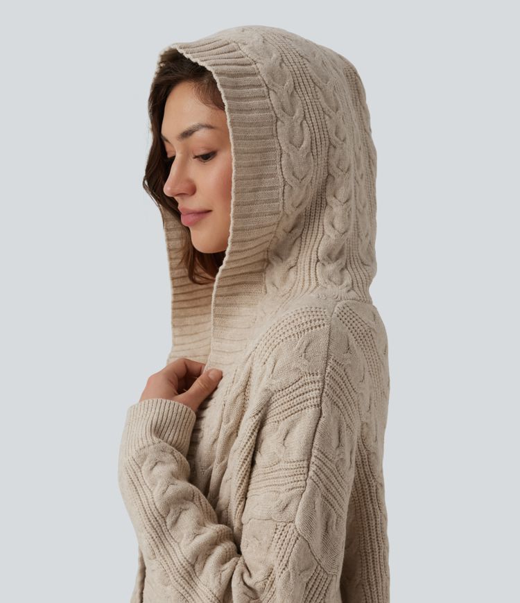 Casual pullover with hood, side pockets and long sleeves