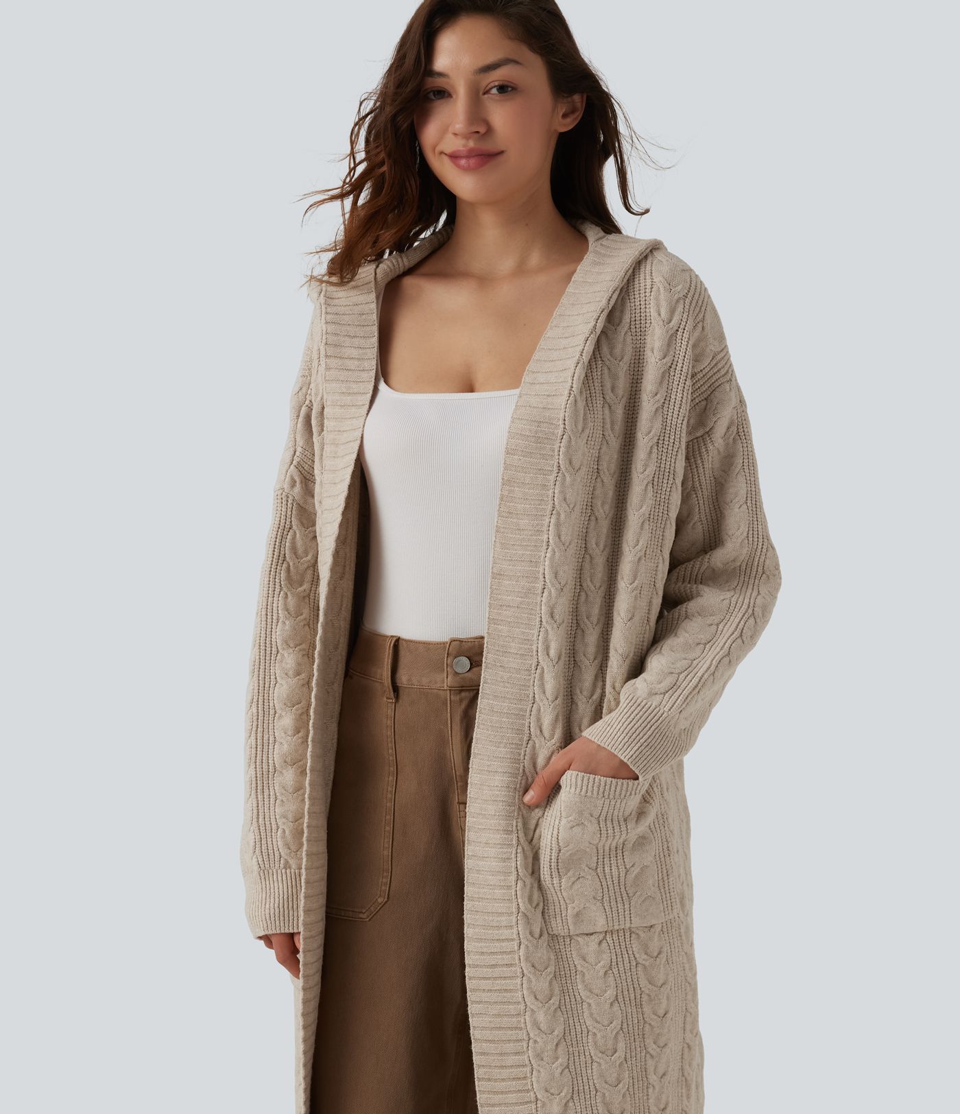 Casual pullover with hood, side pockets and long sleeves