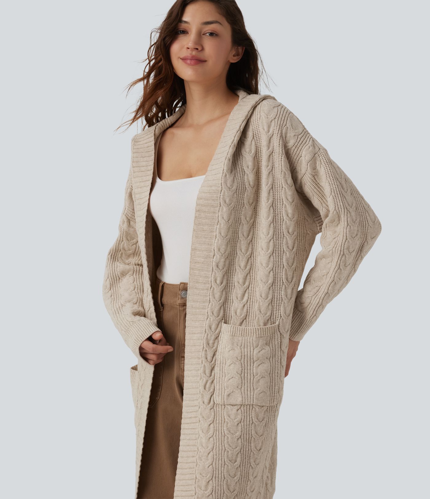 Casual pullover with hood, side pockets and long sleeves