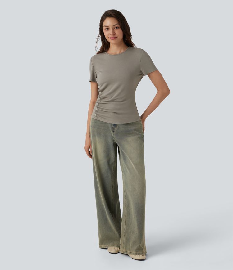 Lässiges T-Shirt mit Rundhalsausschnitt, kurzen Ärmeln und Druckknöpfen