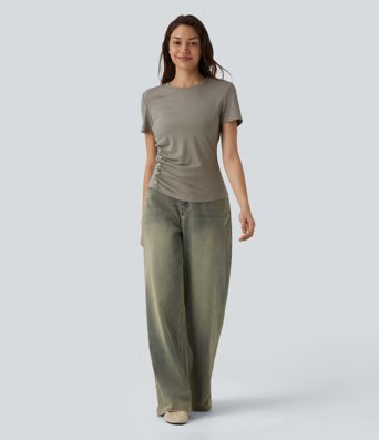 Lässiges T-Shirt mit Rundhalsausschnitt, kurzen Ärmeln und Druckknöpfen