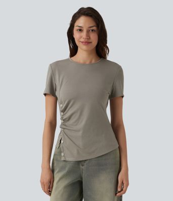 Lässiges T-Shirt mit Rundhalsausschnitt, kurzen Ärmeln und Druckknöpfen