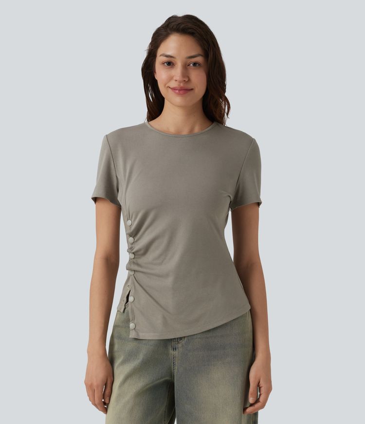 Lässiges T-Shirt mit Rundhalsausschnitt, kurzen Ärmeln und Druckknöpfen