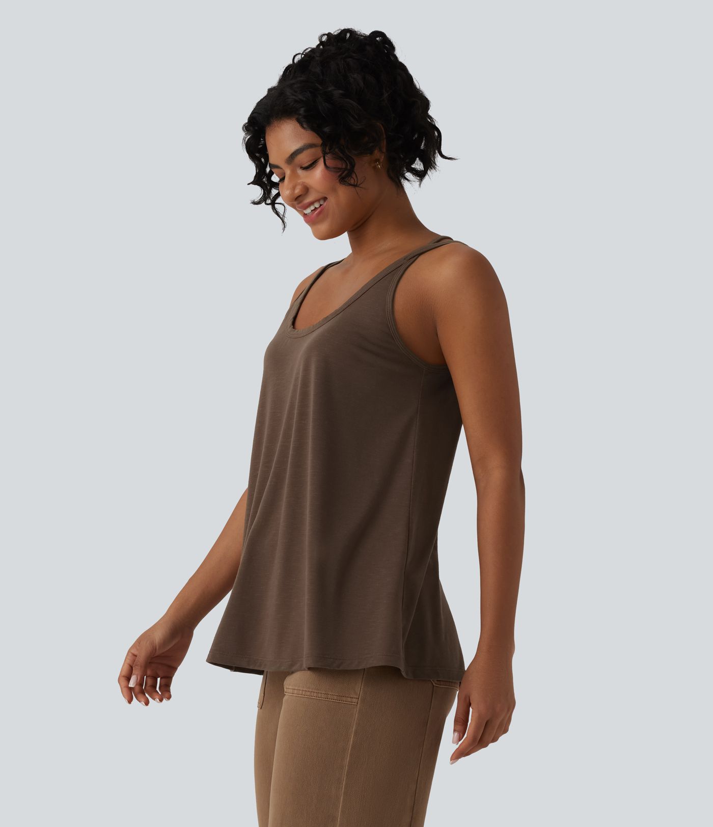 Tops ar U veida izgriezumu, brīvs ikdienas modelis