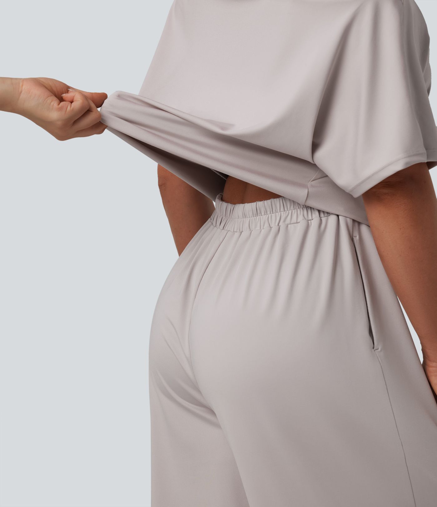 Mono casual de un solo hombro con manga corta, abertura en el bajo y bolsillos — ¡Súper fácil!