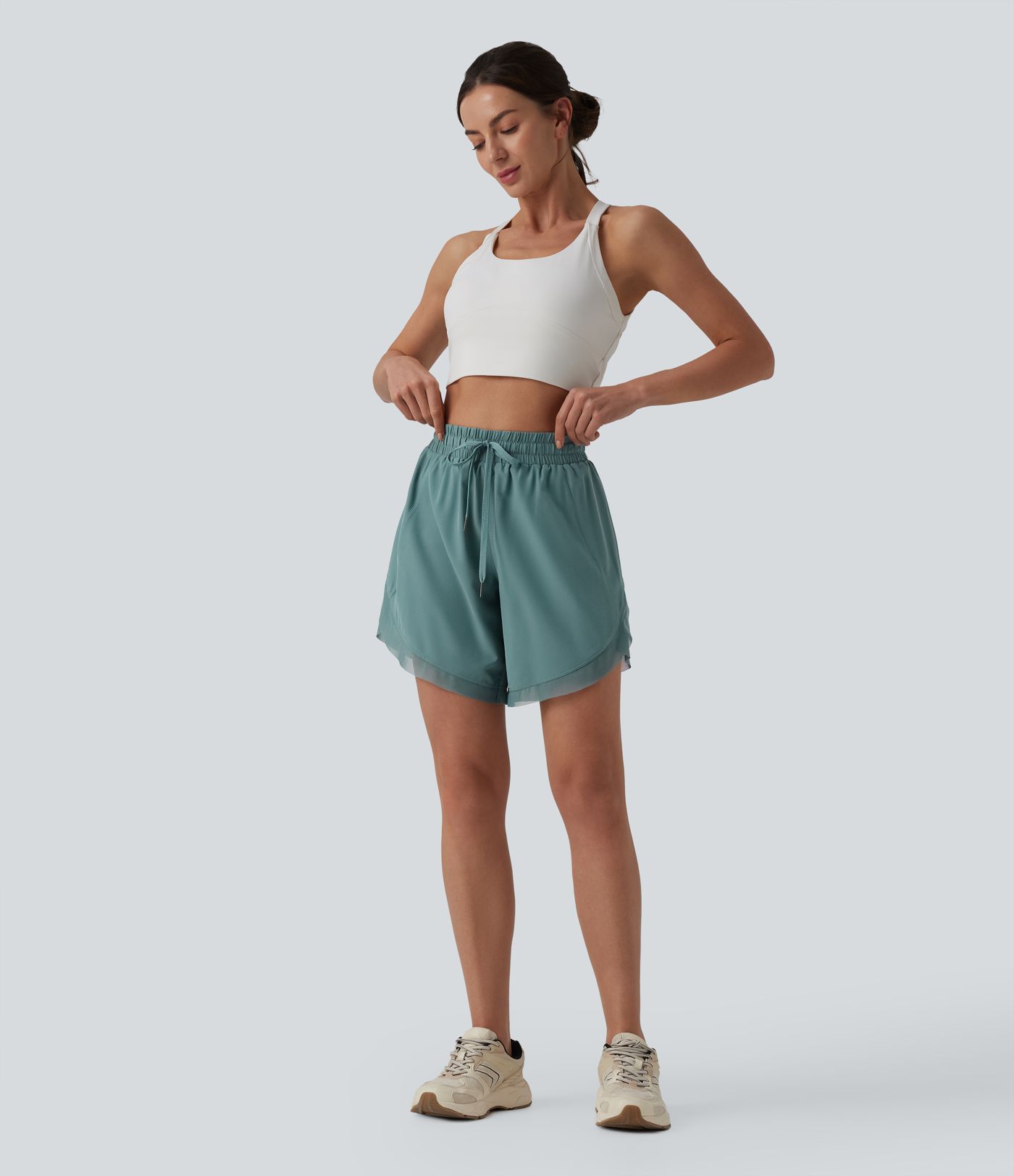 Short de yoga 2-en-1 fluide maille contrastante taille mi-haute 17,5 cm avec cordon de serrage