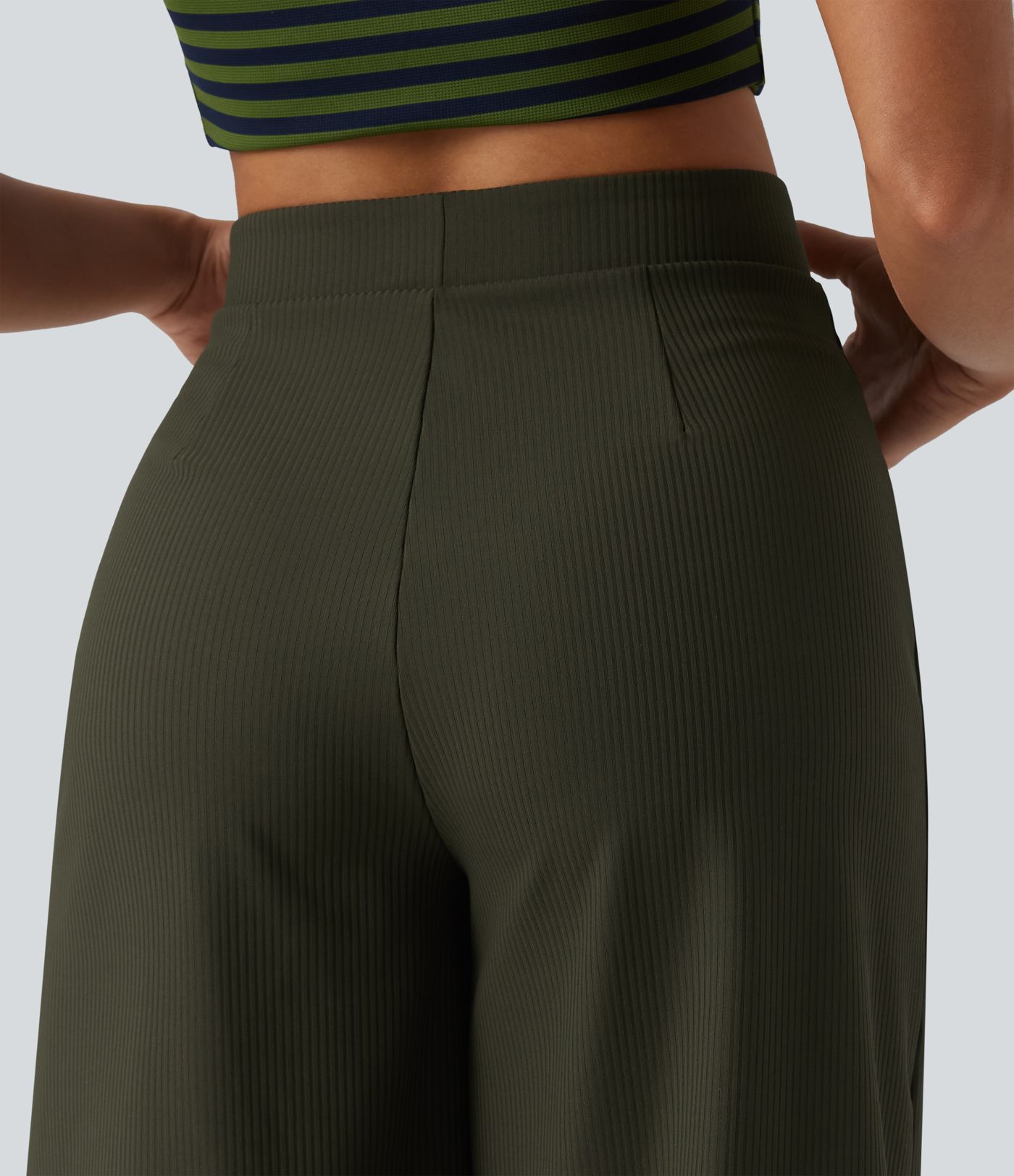 Gerippte Strick-Caprihose mit hoher Taille, schnell trocknend, lässig, weit geschnitten und mit Klappentaschen - UPF50+