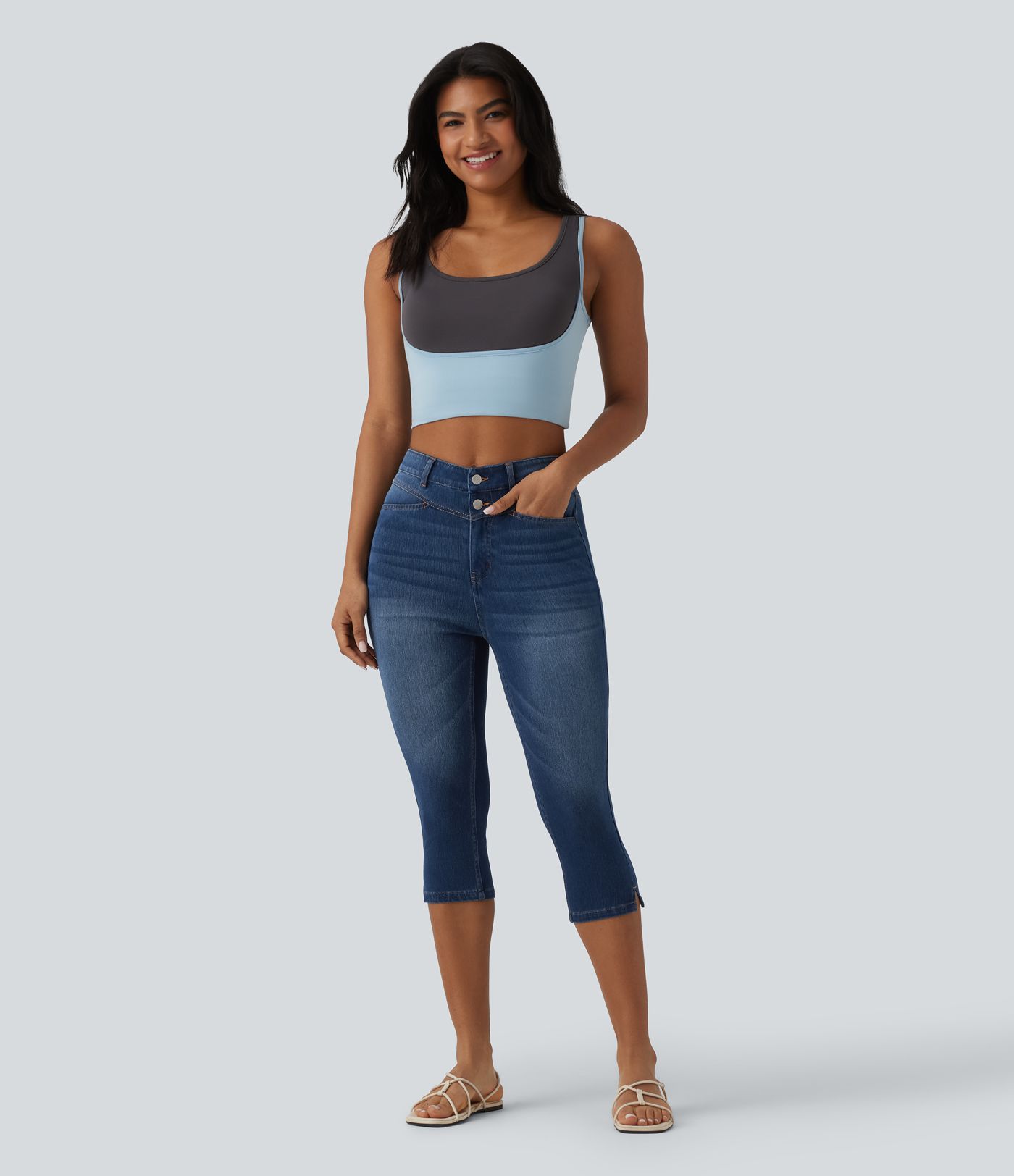 Halara Flex™ - Lässige Capri-Jeans mit hohem Bund, mehreren Taschen und geschlitztem Saum - slim