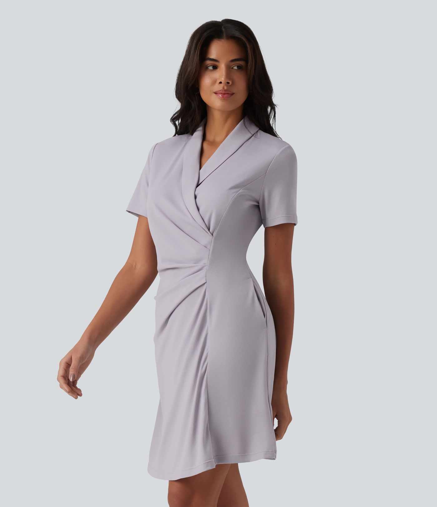 Vestido mini de trabajo con cuello chal y mangas cortas