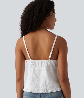 Top sin mangas estilo resort con escote en V, bordado y bajo con volante