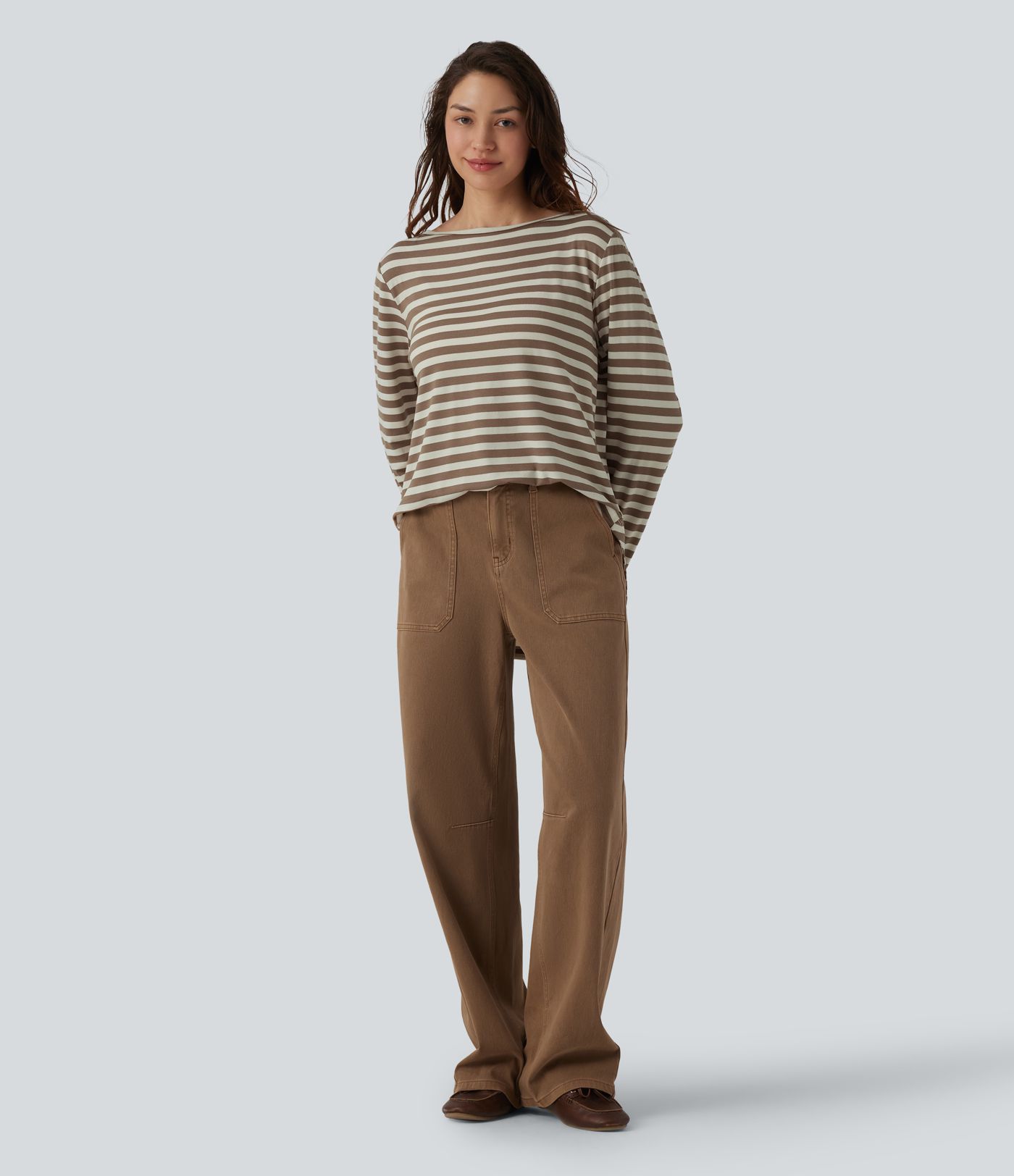 Lässiges T-Shirt mit U-Boot-Ausschnitt, langen Ärmeln, Streifen und abgerundetem Saum