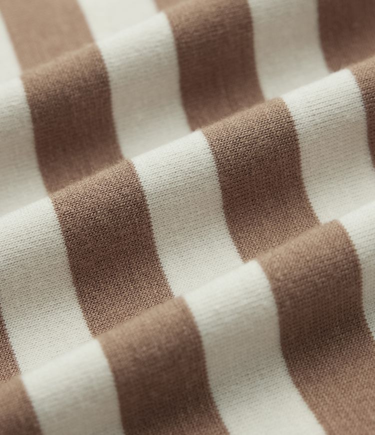 Lässiges T-Shirt mit U-Boot-Ausschnitt, langen Ärmeln, Streifen und abgerundetem Saum