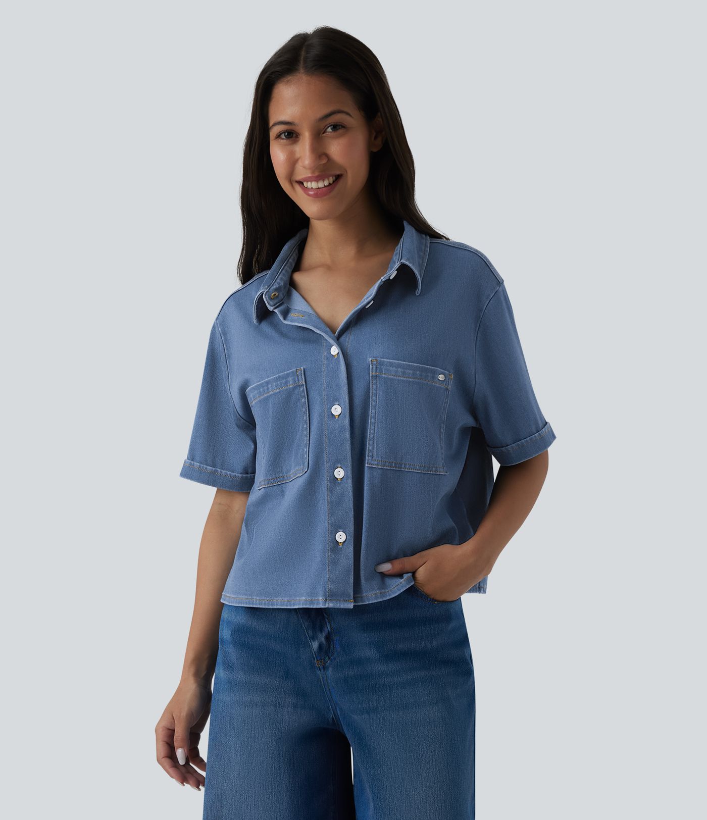 Halara Flex™ camisa casual drapeada em denim de lyocell, de manga curta, com bolsos Halara Flex™ camisa casual drapeada em denim de lyocell, de manga curta, com bolsos