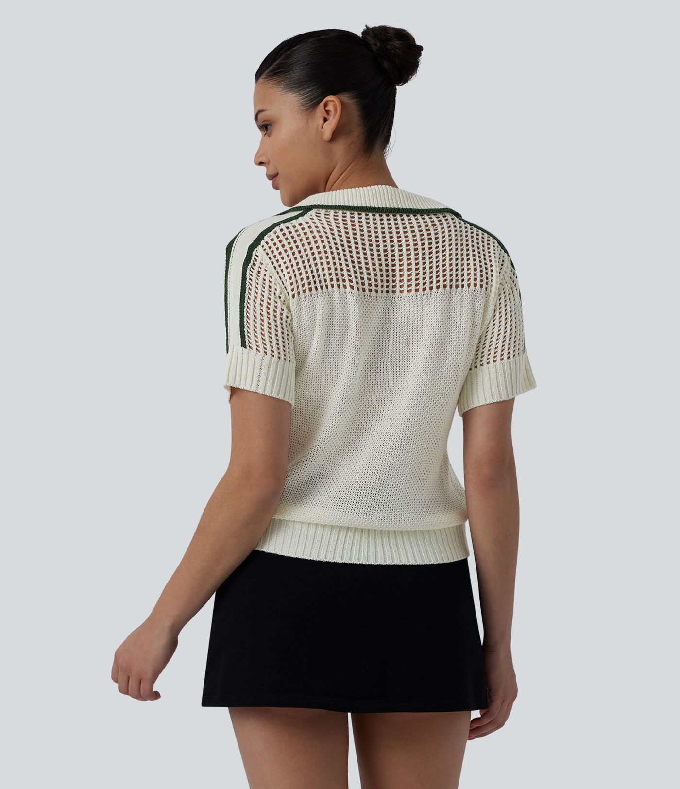 Neformální svetr s krátkým rukávem, polozipem, vykrojením a barevným blokem