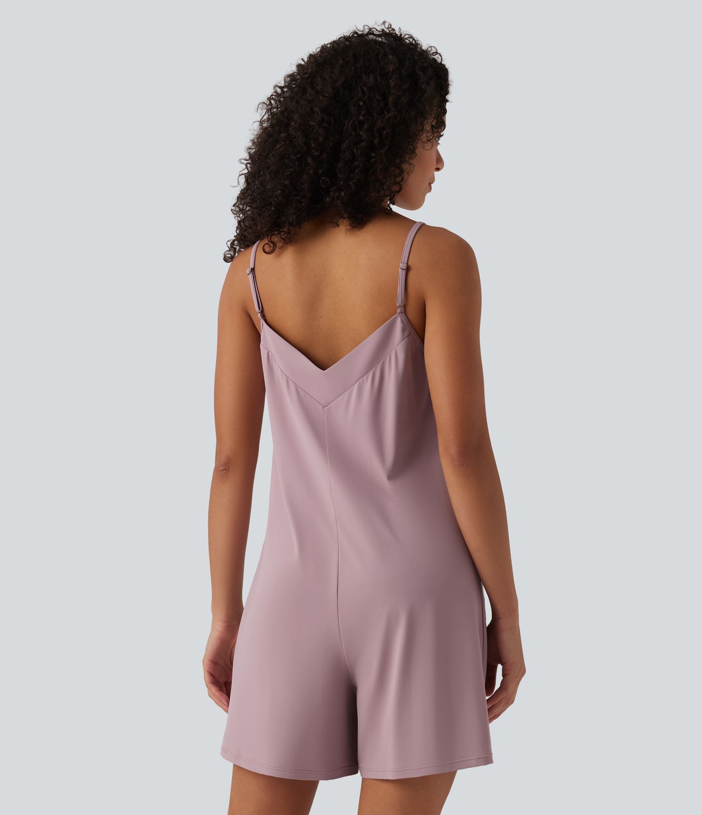 Lässiger Einteiler mit V-Ausschnitt und Seitentaschen