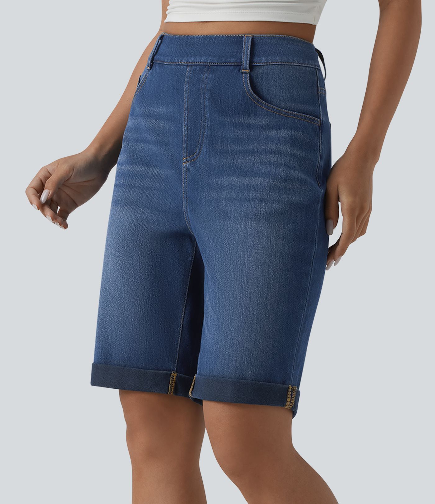 Halara Flex™ högmidjade jeansshorts med uppvikt fåll och fickor