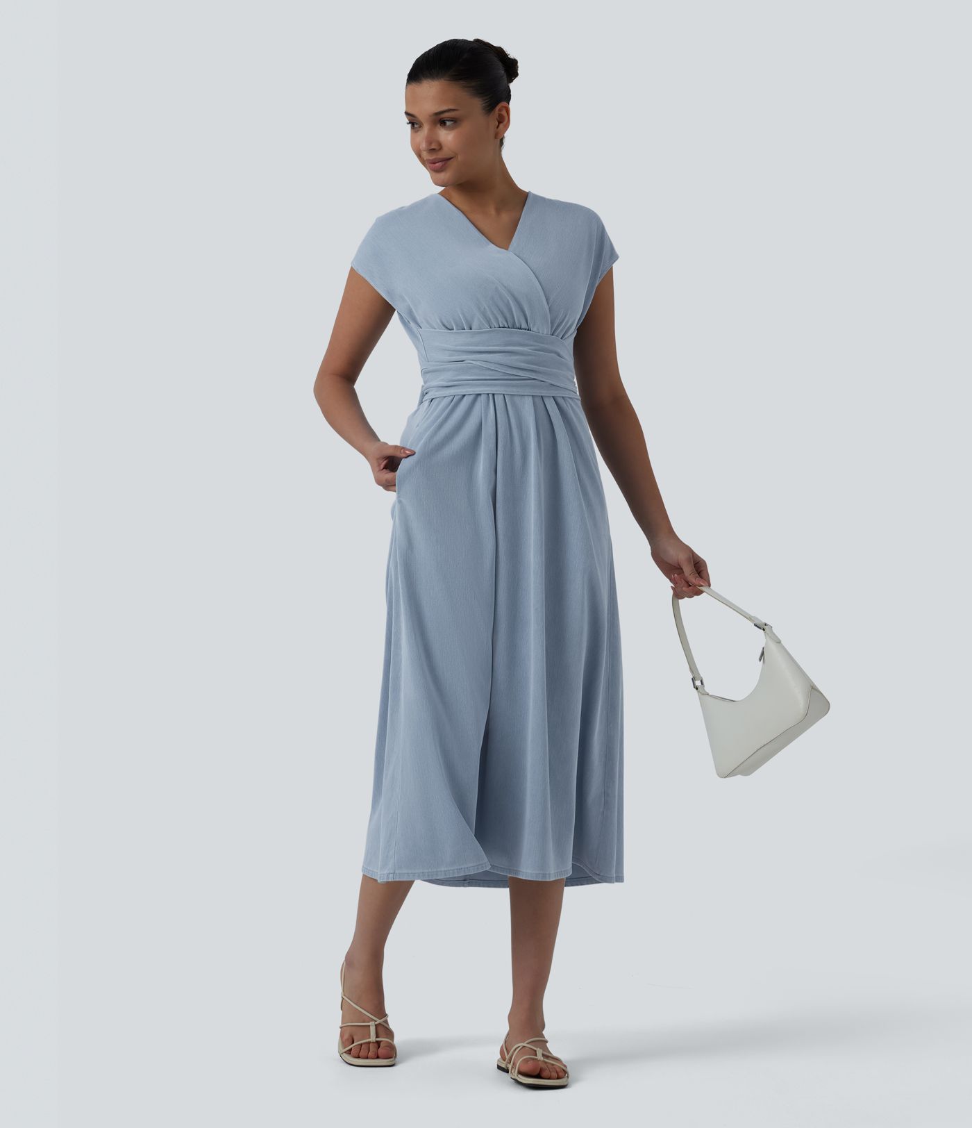 Halara Flex™ V-Ausschnitt, kurzärmeliges, lässiges Jeans-Midi-Kleid mit Rückenschnürung und Taschen