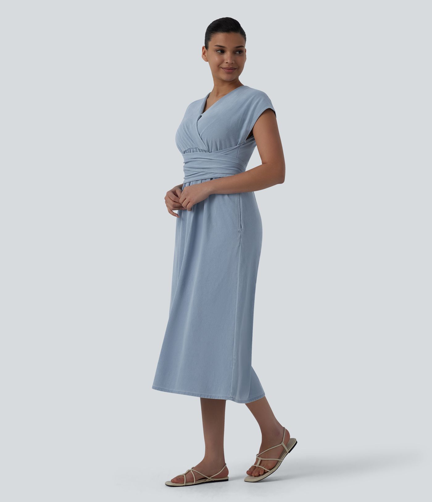 Halara Flex™ V-Ausschnitt, kurzärmeliges, lässiges Jeans-Midi-Kleid mit Rückenschnürung und Taschen