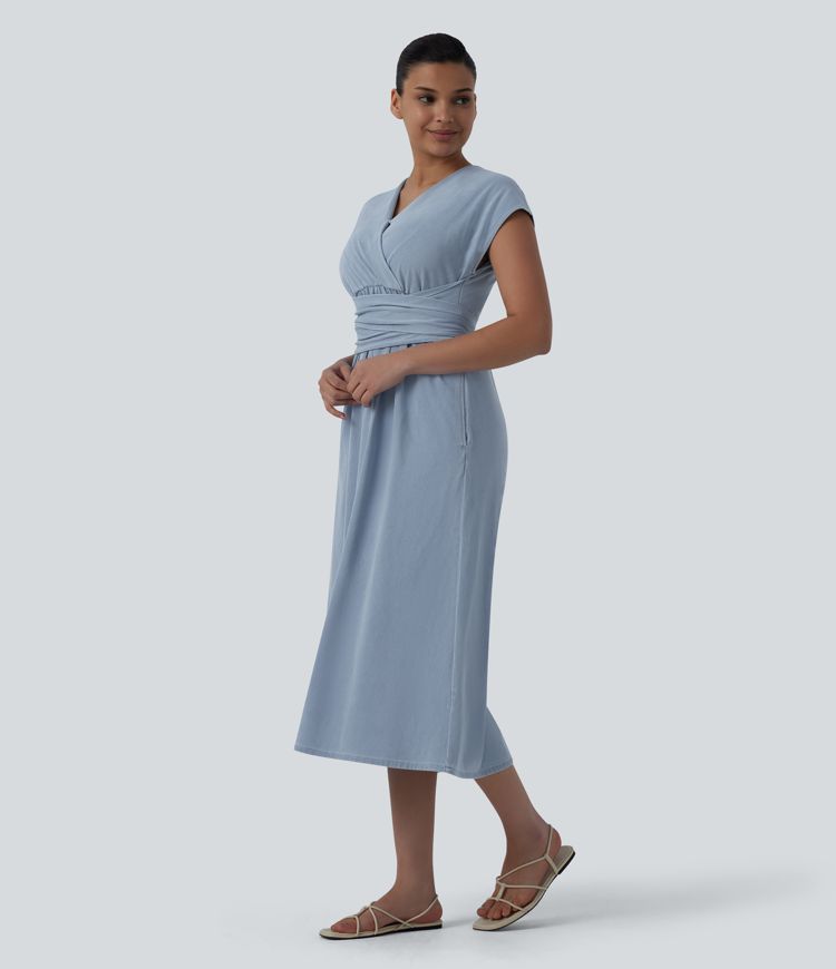 Halara Flex™ V-Ausschnitt, kurzärmeliges, lässiges Jeans-Midi-Kleid mit Rückenschnürung und Taschen