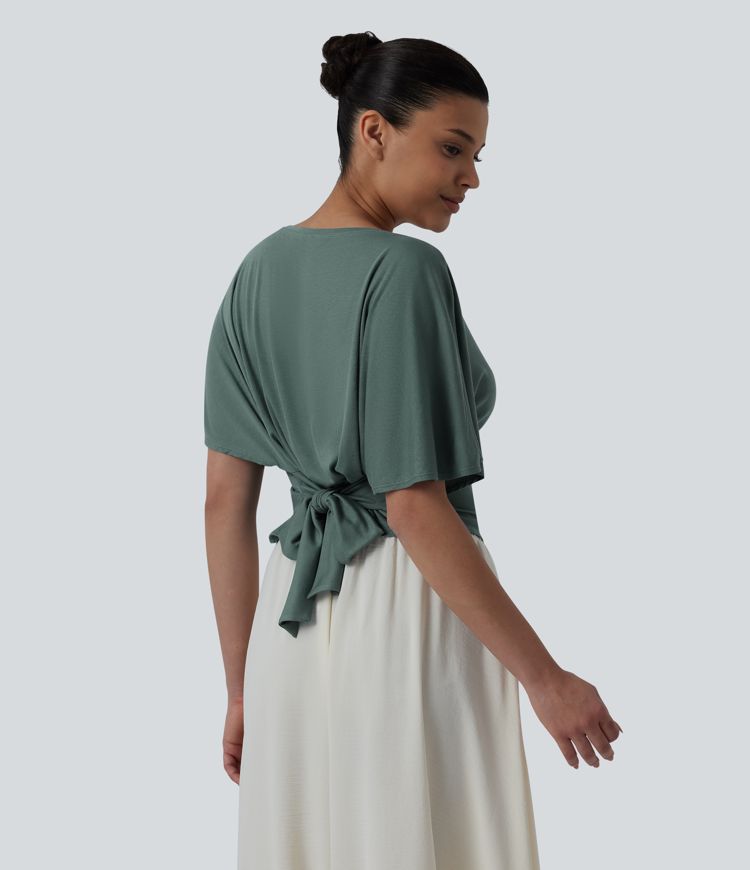 Haut décontracté à col bateau manches courtes à volants et dos noué