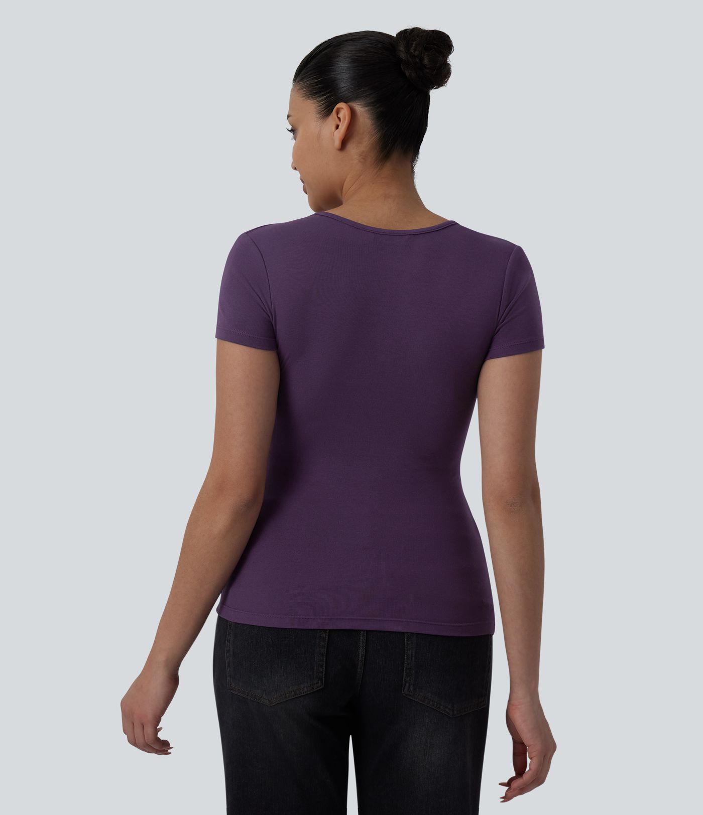 Top casual con escote corazón, mangas cortas, cruce delantero y fruncido