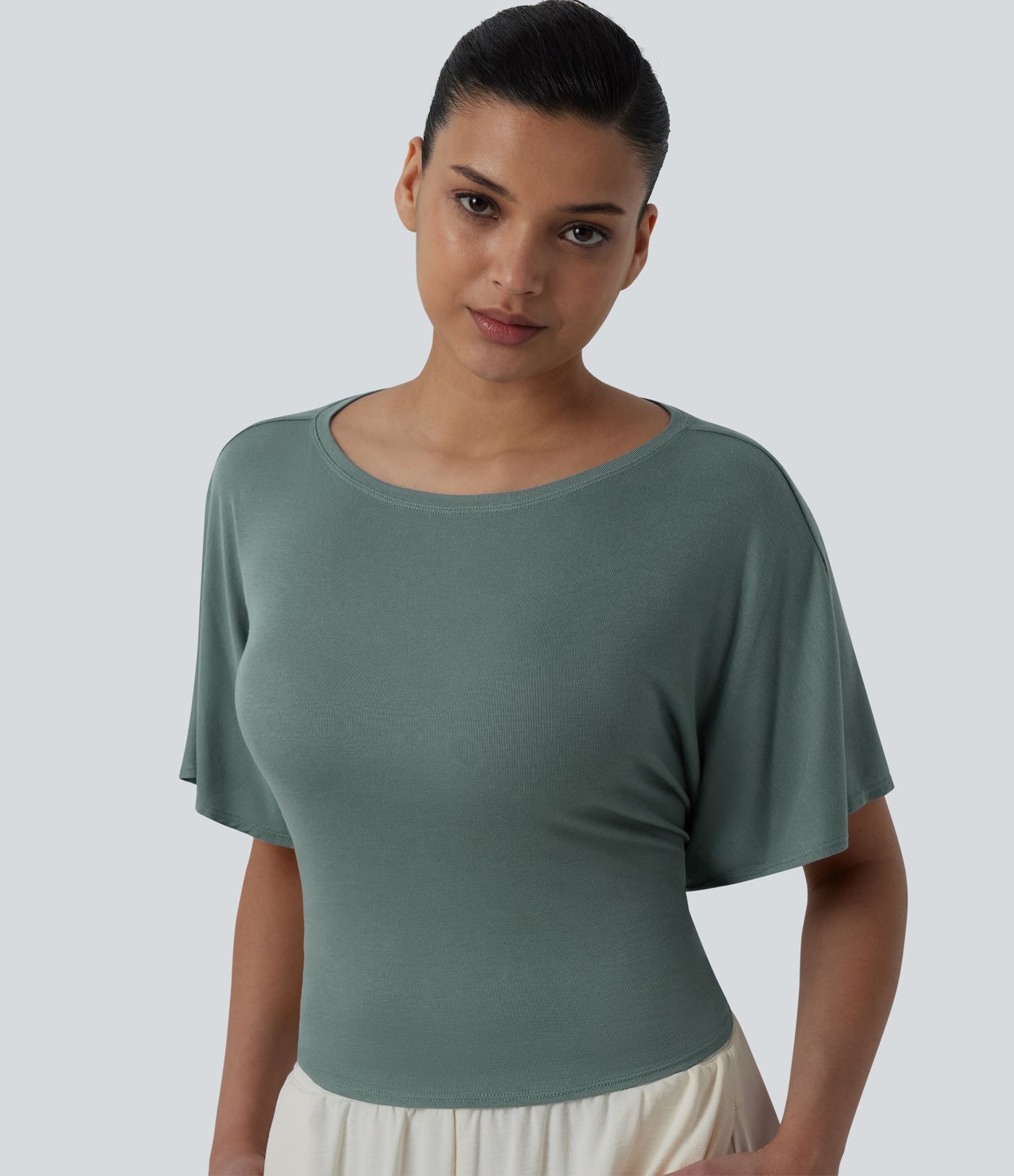 Haut décontracté à col bateau manches courtes à volants et dos noué