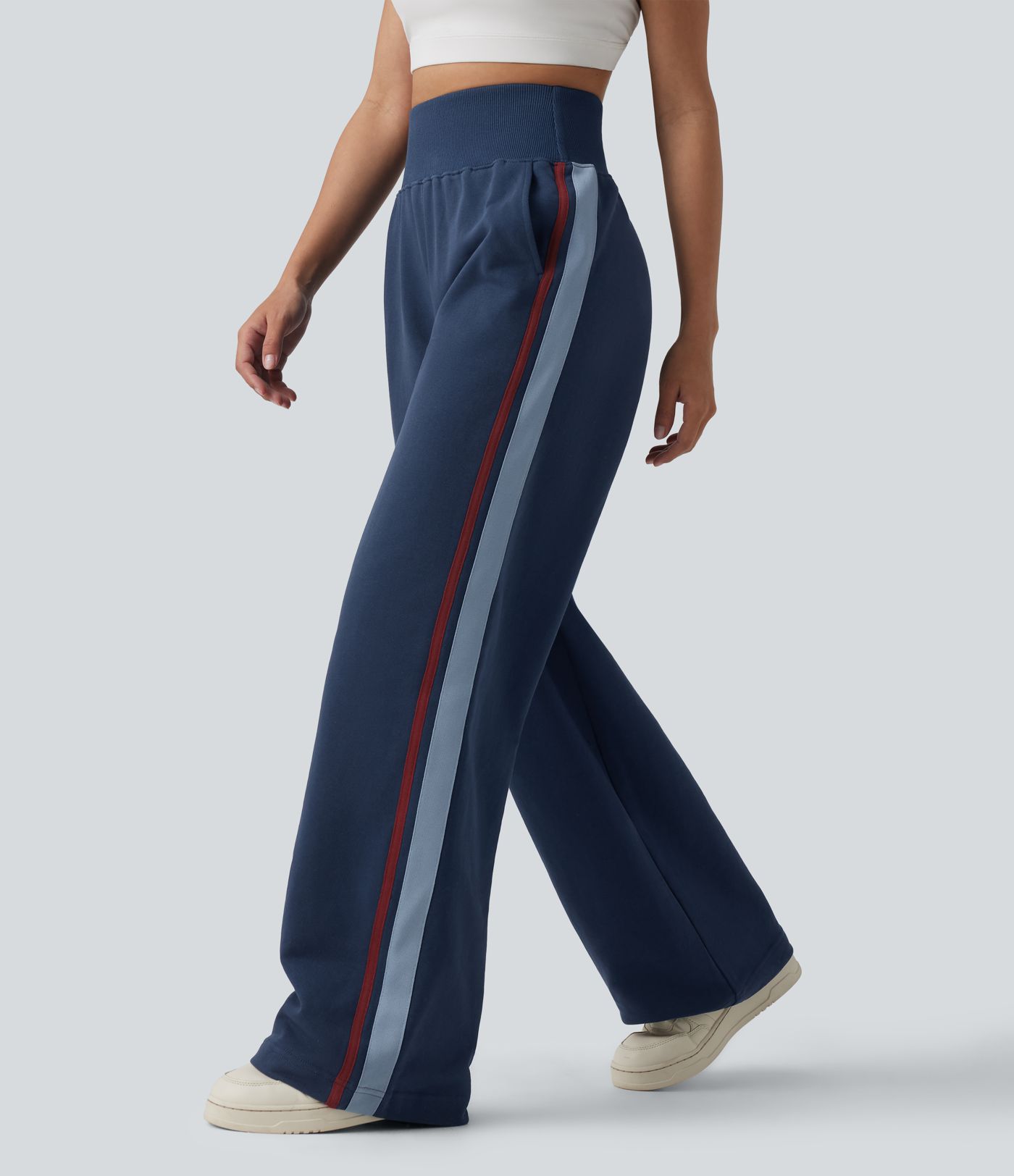 Baumwoll-Jogginghose mit hohem Bund, bauchgeformt, weitem Bein, gestreift und mit Taschen