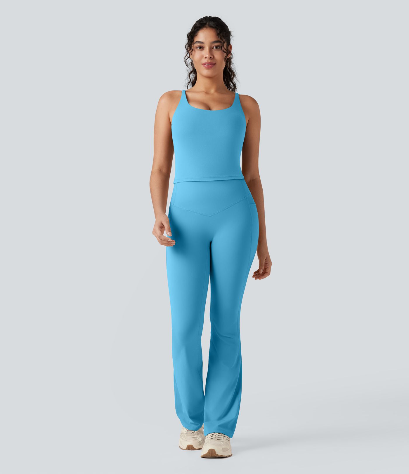 Halara UltraSculpt™ tílko na jógu s výstřihem do U