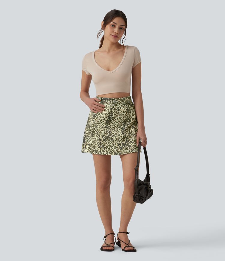 Lässiger Minirock in A-Linie mit hohem Bund, Seitentaschen und Leopardenmuster